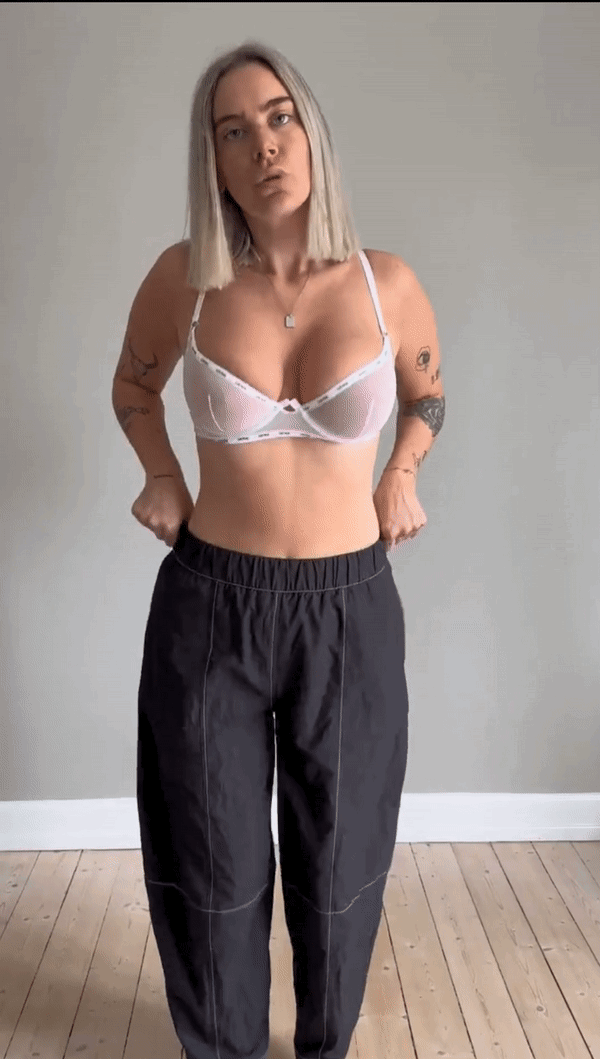 big tits jiggle Gifs